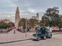 Vehículo baldeador para limpieza viaria en Girona