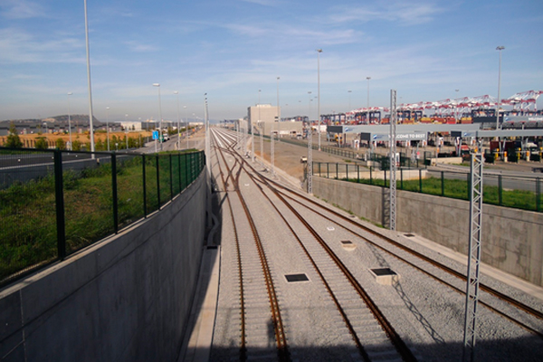 FCC Construcción completes the railway access to the Port of Barcelona