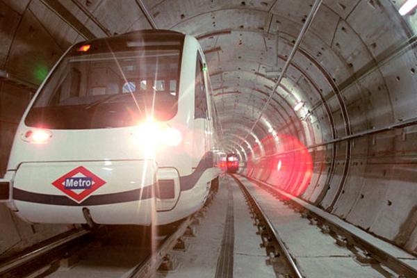 Convensa inicia los trabajos para la modernización e implantación de ascensores en la estación de metro de Pavones